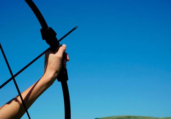 Cesenatico, va al parco pubblico a tirare frecce con l’arco: denunciato dai Carabinieri