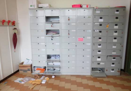 Vandali in una scuola riminese in un blitz di qualche anno fa