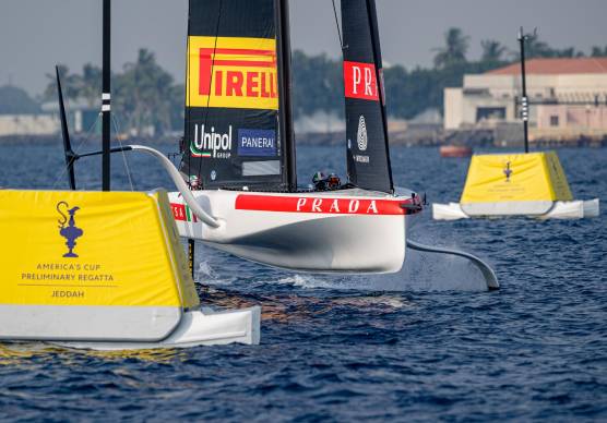 Luna Rossa in acqua a Jeddah