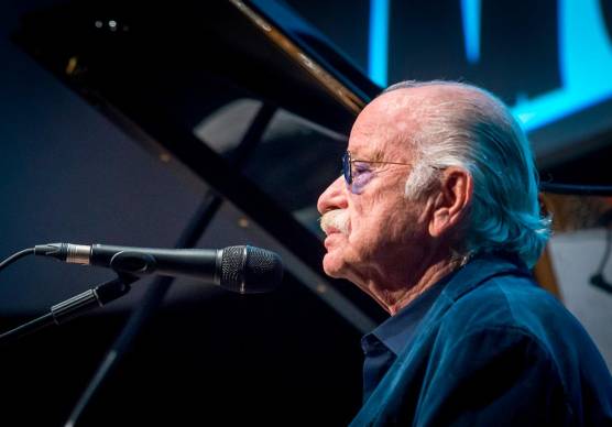 Addio a Gino Paoli, l’omaggio di Riccione: “Grazie per quella Notte Rosa con Ornella Vanoni”