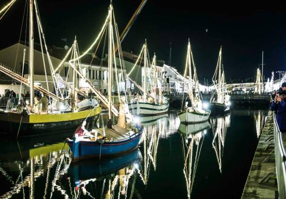 Cesenatico, diverse migliaia di persone per lo spettacolo e l’accensione delle luci del presepe della marineria - Gallery