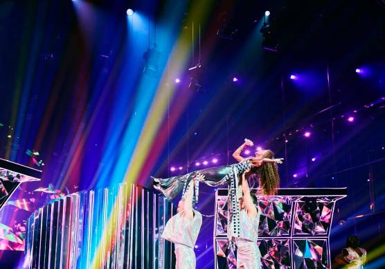 Eurovision, Senhit e Boy George non ce la fanno, ma la Stadthalle batte a ritmo le mani
