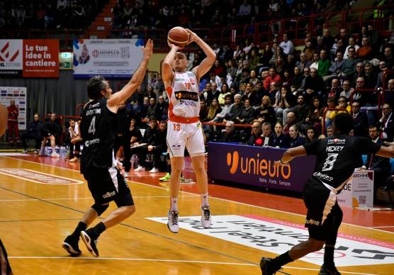 Toni Perkovic si riprenderà la maglia numero 13 lasciata poco più di un anno fa