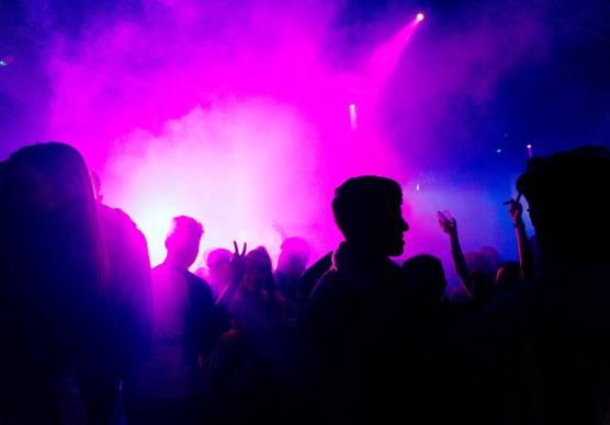 Rimini, cavi elettrici esposti e non protetti: chiusa una discoteca