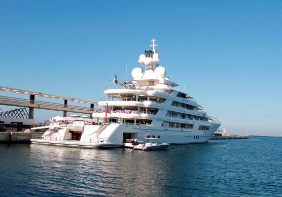 Lo yacht dell’ambasciatore degli Usa in Italia Fertitta ormeggiato a Porto Corsini (Foto Massimo Fiorentini)