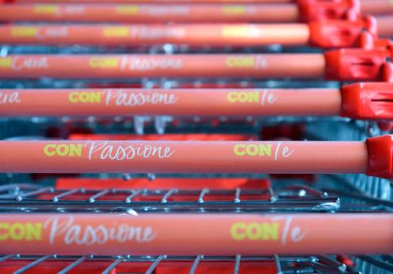 Ravenna, furto e minacce al Conad di via Newton: bloccato con generi alimentari e un grosso coltello da cucina