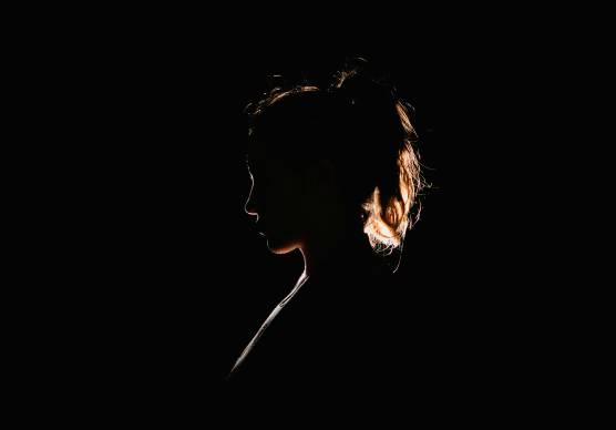 Rimini, violenza sessuale su una ragazzina di 12 anni: divieto di avvicinamento e braccialetto elettronico per un 69enne