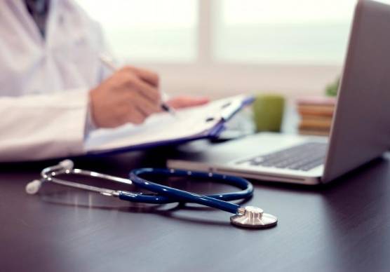 Rimini. Turista sta male e muore in albergo dopo la visita, indagato medico 32enne