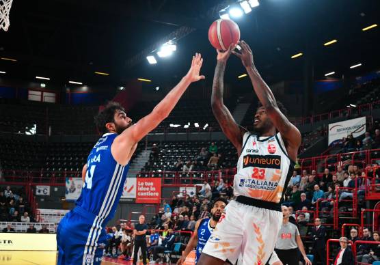 Nelle ultime quattro gare Stephens ha viaggiato a 2.7 rimbalzi difensivi di media contro i 6.1 precedenti foto blaco