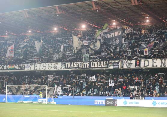 Reggiana-Cesena, il Prefetto di Reggio Emilia impone il divieto di trasferta per i residenti in Romagna. Il club bianconero: “Stupore e rammarico per questa decisione”