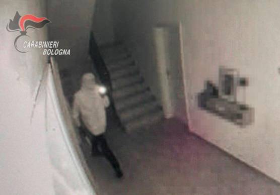 Un frame estrapolato dalla telecamera di sorveglianza