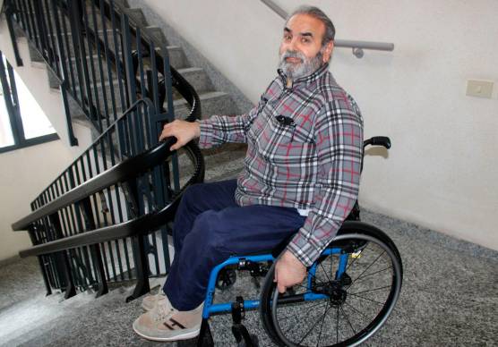 Sebastiano Mazzola non può fare le scale e uscire di casa