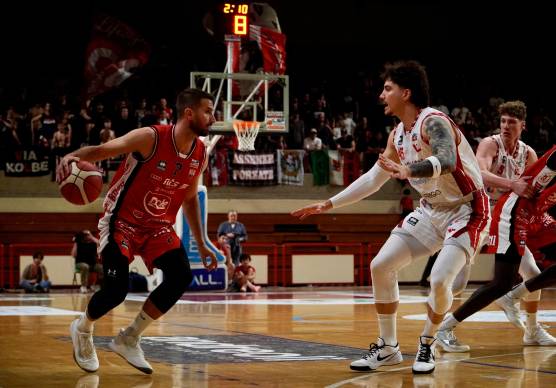 Giovanni Tomassini in palleggio in garauno contro Pesaro: è stato il match winner con 26 punti realizzati