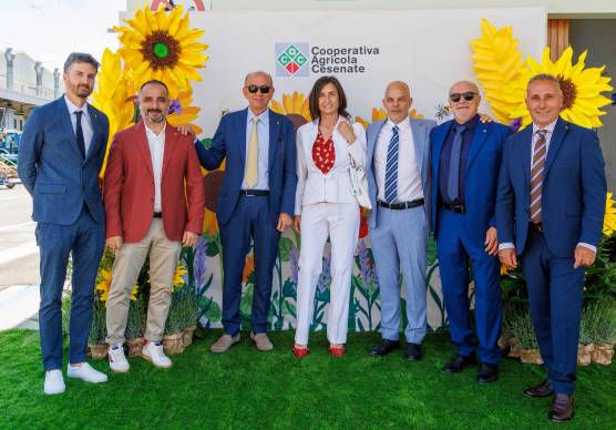 Il presidente Piersanti (secondo da destra) con gli altri dirigenti di Cac