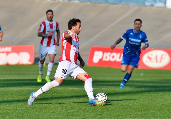 Davide Macrì in azione con la maglia biancorossa (foto FABIO BLACO)