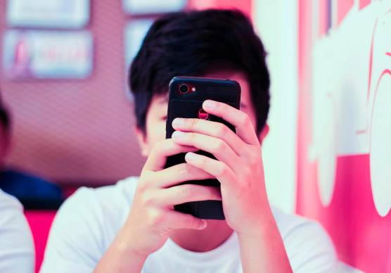 L’assessora regionale Conti: “In Emilia-Romagna serve l’educazione sessuale nelle scuole, troppi ragazzini in balìa del porno on line” VIDEO