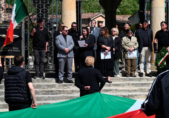 Orsola Mussolini ha chiesto di non fare il saluto romano