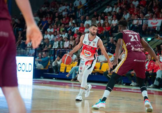 Basket A2, Dole, ora viene il bello. Tomassini: «Pesaro? Che incrocio per me»