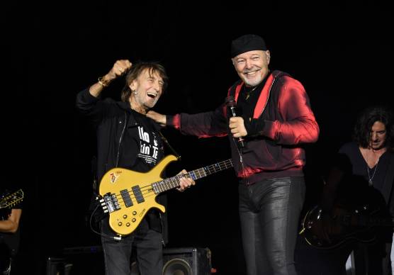 Vasco Rossi a Rimini, il Gallo sale sul palco e l’entusiasmo va alle stelle VIDEO