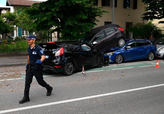 Forlì, finisce contro le auto in sosta: ferito 26enne FOTOGALLERY