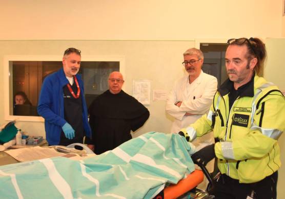 Il paleopatologo Mirko Traversari coordina l’indagine scientifica sul corpo del Santo. Per analizzarlo con strumenti tecnologici avanzati è stato trasportato all’ospedale Morgagni-Pierantoni