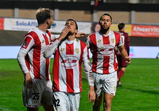 Jacopo Scaccabarozzi esulta dopo la rete al Pontedera
