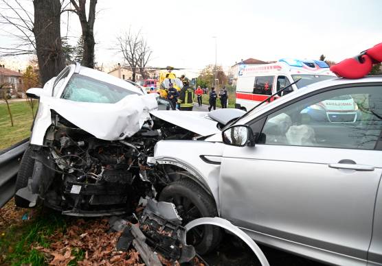 Forlì, schianto sulla via Emilia al Ronco: sette feriti, compresi due bambini