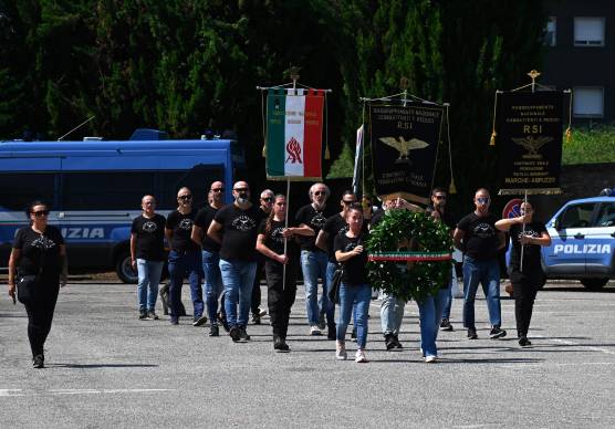Predappio. Nascita del Duce, presenze ai minimi: in 120 al cimitero, quattro identificati per il saluto romano VIDEO
