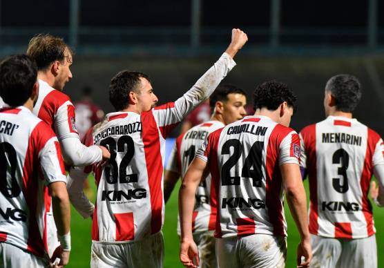 Un’esultanza del Forlì: il traguardo della salvezza è sempre più vicino (foto Blaco)