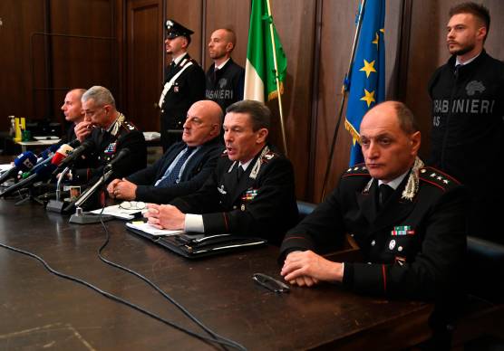 Morti sospette a Forlì, i dubbi dei colleghi per il bisturi e la siringa che Spada non doveva avere