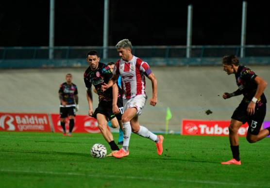 Il centrocampista forlivese Francesco Menarini foto FABIO BLACO