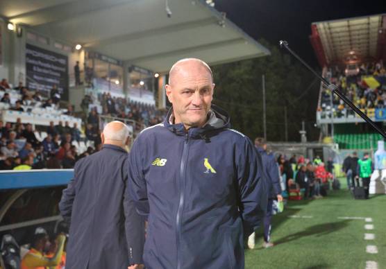 Pierpaolo Bisoli durante la sua ultima apparizione al Manuzzi alla guida del Modena nella stagione 2024/2025 (Zanotti)