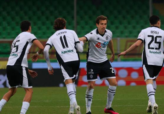 Massimiliano Mangraviti (terzo da sinistra) con Andrea Ciofi, Riccardo Ciervo e Dimitri Bisoli