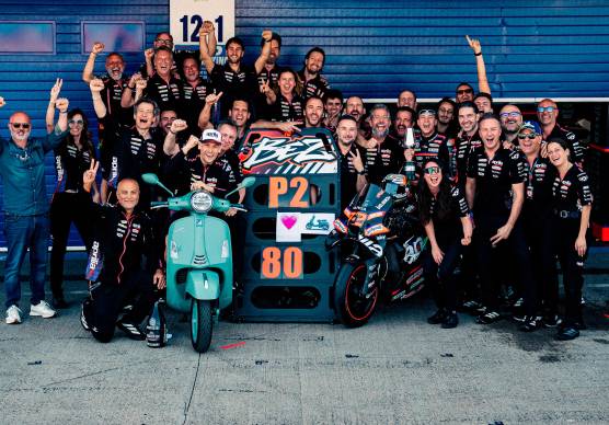 Festa grande in casa Aprilia dopo la gara di domenica che ha permesso a Marco Bezzecchi di allungare al comando della classifica