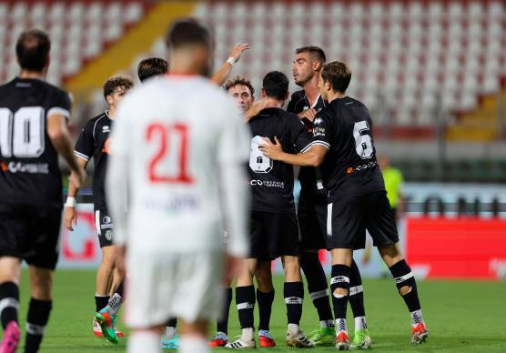 L’esultanza di Zaro dopo il primo gol