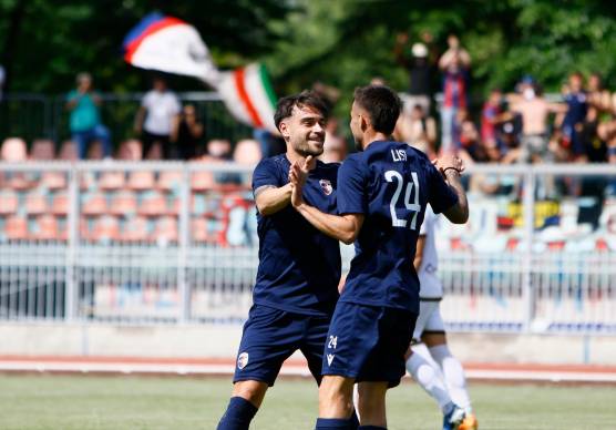 Vincenzo Lisi esulta dopo il gol che ha dato i tre punti all’Imolese (foto MMPH)