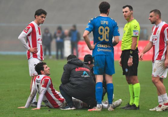 Elia Petrelli ha rimediato un grave infortunio muscolare al polpaccio: si teme uno stop di un paio di mesi (foto Fabio Blaco)