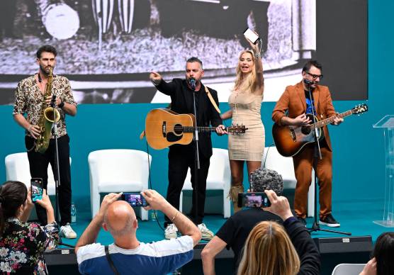Valeria Marini con Mirko Casadei