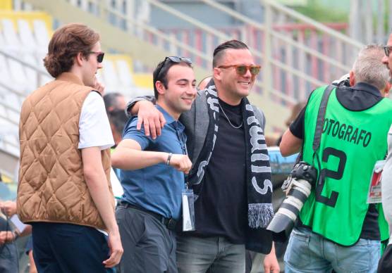 Mike Melby abbraccia Nick Aiello dopo la vittoria sul Palermo (foto Gianmaria Zanotti)