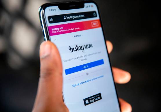 Rimini, picchia la moglie e posta le foto su Instagram: chiesti 2 anni