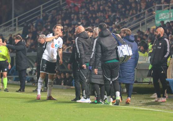 Un acceso confronto tra Davide Possanzini e Massimiliano Mangraviti (foto Zanott)