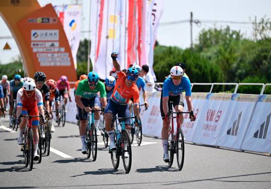 Ciclismo, incredibile Malucelli: tripletta vincente in Cina
