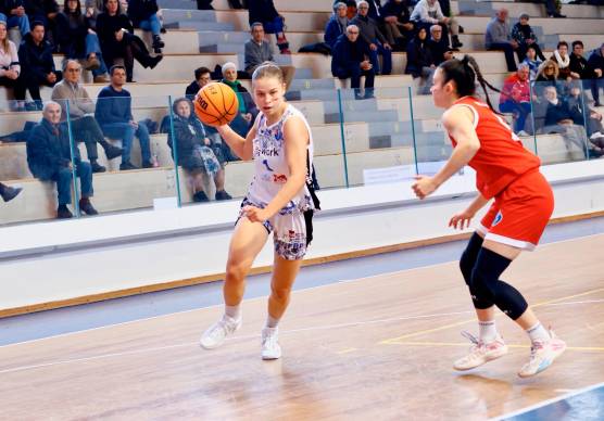 La guardia della E-Work, Emilie Brzonova foto mmph