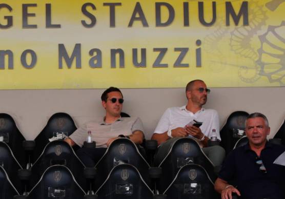 Il direttore sportivo del Cesena Andrea Mancini con Leonardo Bonucci in tribuna durante Cesena-Vis Pesaro