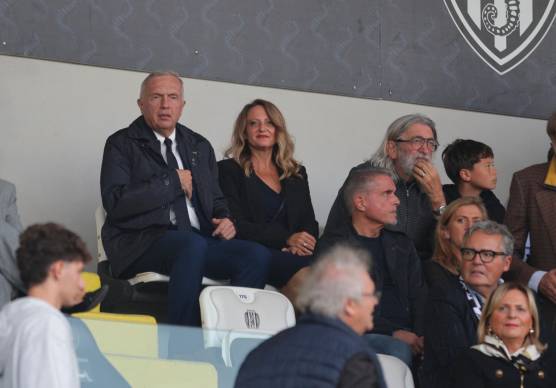 Sandro Mencucci in tribuna con la compagna Deborah Cheverino