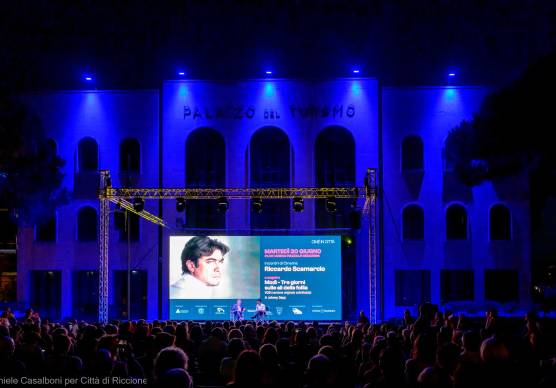 Riccione applaude Riccardo Scamarcio a “Ciné in città” / LA GALLERIA FOTOGRAFICA