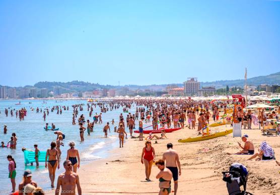 La riviera romagnola sfiora i 25 milioni di presenze: i dati del turismo aggiornati ad agosto
