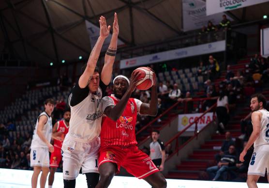 L’Andrea Costa vince e vede il 7° posto, ko OraSì, Tema Faenza e Virtus: i gialloneri imolesi sono quasi retrocessi