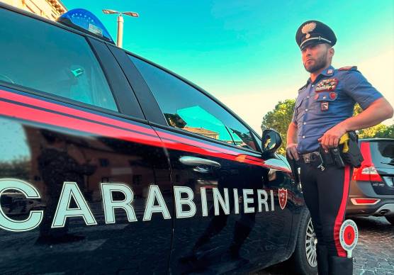 I carabinieri indagano per scoprire il responsabile, a destra l’animazione per la Notte rosa a Viserba
