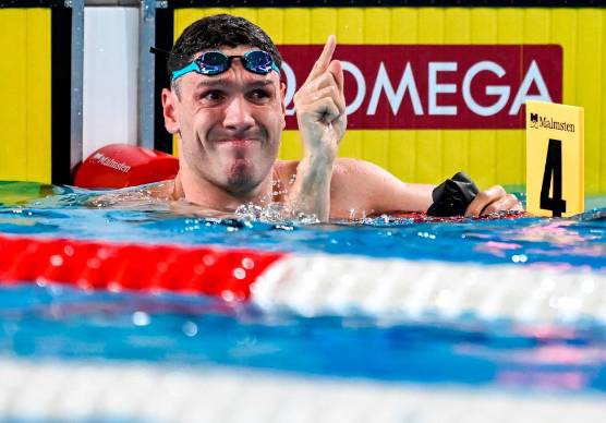 La gioia di Simone Cerasuolo dopo aver realizzato il record italiano dei 50 rana (foto Masini-Staccioli-Scala/DeepBlueMedia.eu)